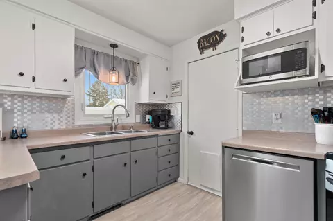 2700 S Walden Ave, Appleton, WI 54915 photo 8