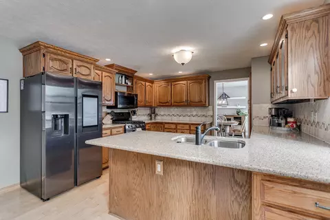 1208 Montclaire Ct, Appleton, WI 54915 photo 9
