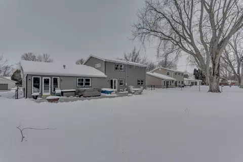 1208 Montclaire Ct, Appleton, WI 54915 photo 2
