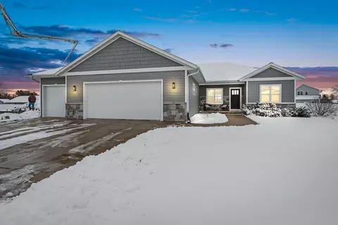532 Patrick Ln, Pulaski, WI 54162
