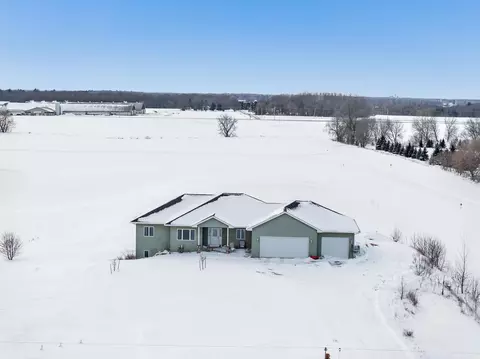 4523 Redwood Dr, Pulaski, WI 54162