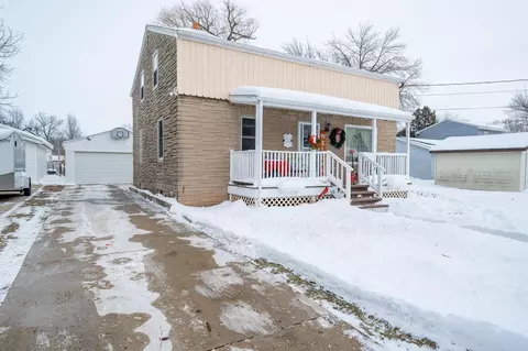 709 State St, Menasha, WI 54952