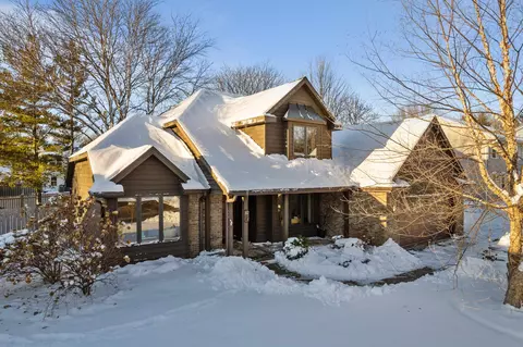 312 Orchard Ln, Green Bay, WI 54301