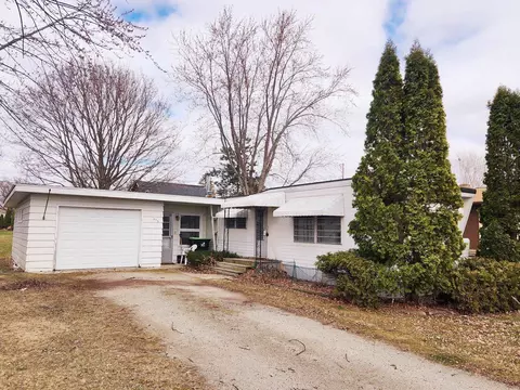 215 W Bowen St, Brandon, WI 53919