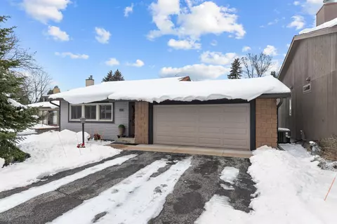986 Solar Pkwy, Neenah, WI 54956