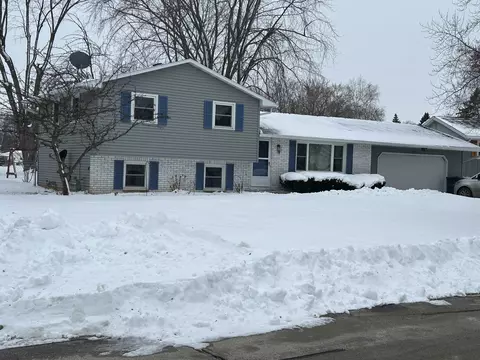 2374 Serenade Ln, Green Bay, WI 54301