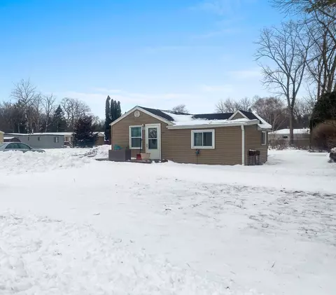 1156 Hobart Dr, Green Bay, WI 54304