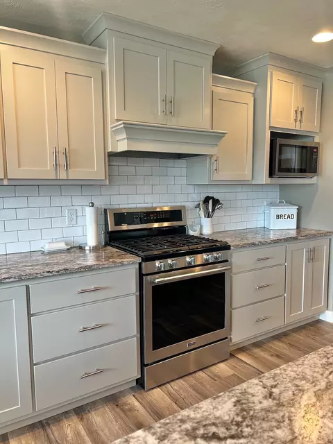 Kitchen - 3000 E Bluetopaz Dr, Appleton, WI 54913 photo 3 of 3