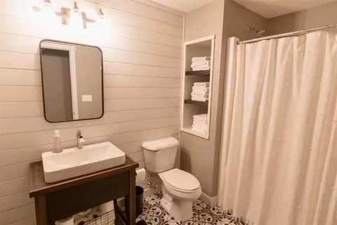 Bath - 3000 E Bluetopaz Dr, Appleton, WI 54913 photo 4 of 4