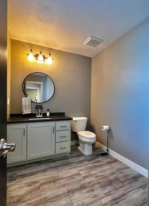 Bath - 3000 E Bluetopaz Dr, Appleton, WI 54913 photo 3 of 4