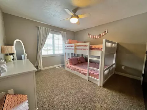 Bedroom - 3000 E Bluetopaz Dr, Appleton, WI 54913 photo 3 of 4