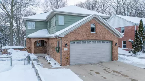 82 Cherry Ct, Appleton, WI 54915