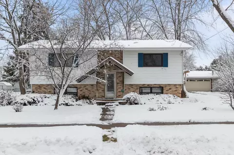 615 Dove St, Oshkosh, WI 54902