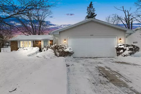 3654 Glenbrooke Ln, Green Bay, WI 54301