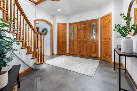 Entry Way - 3535 S Bob O Link Ln, Appleton, WI 54915 photo 1 of 6