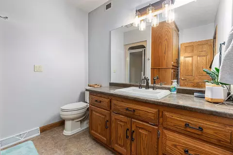 Bath - 3535 S Bob O Link Ln, Appleton, WI 54915 photo 5 of 5