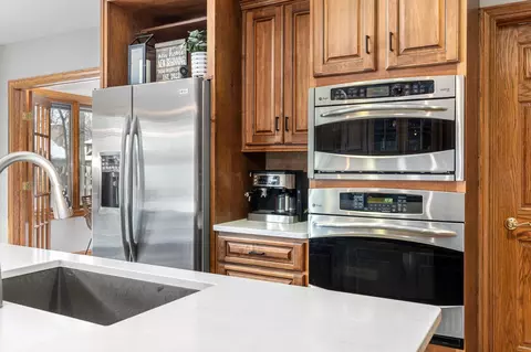Kitchen - 3535 S Bob O Link Ln, Appleton, WI 54915 photo 2 of 5