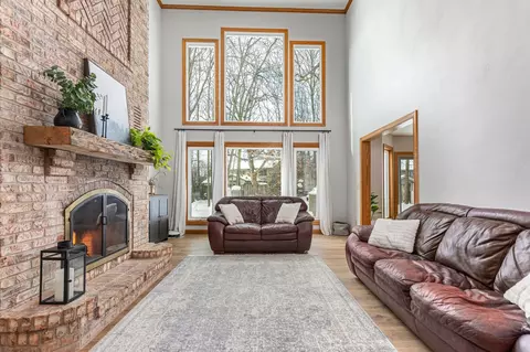Living - 3535 S Bob O Link Ln, Appleton, WI 54915 photo 4 of 8