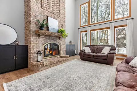 Living - 3535 S Bob O Link Ln, Appleton, WI 54915 photo 5 of 8