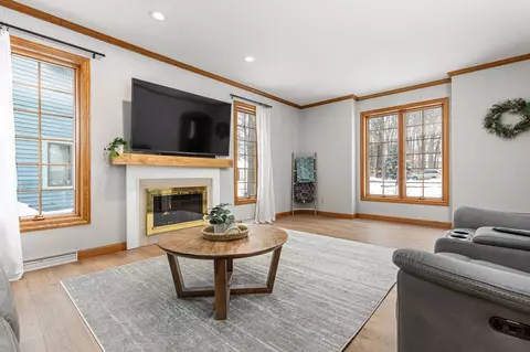 Living - 3535 S Bob O Link Ln, Appleton, WI 54915 photo 2 of 8