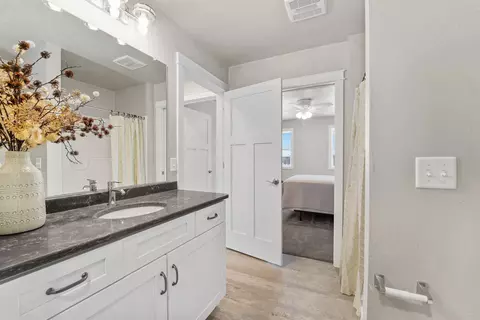 Bath - 4788 Marlo Way #16, Appleton, WI 54913 photo 2 of 3