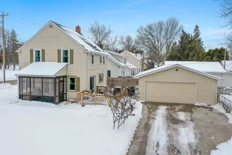 1029 N Owaissa St, Appleton, WI 54911 photo 2
