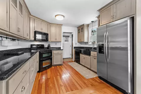 1029 N Owaissa St, Appleton, WI 54911 photo 4