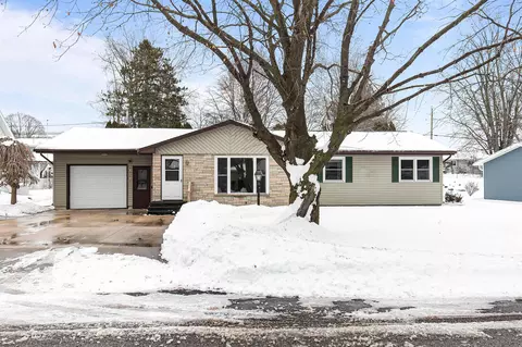 1820 Nassau St, New London, WI 54961
