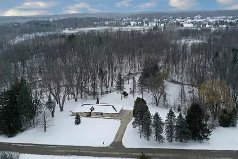 1222 Plateau Heights Rd, Green Bay, WI 54313