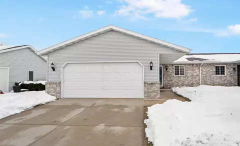 408 Elm Dr, Little Chute, WI 54140