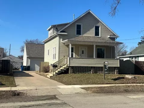 1831 Sheridan St, Oshkosh, WI 54901