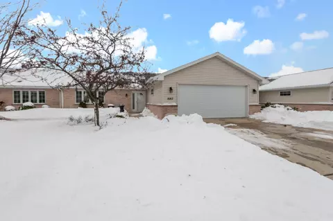 1687 Twin Lakes Cir, Green Bay, WI 54311