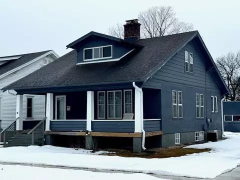 1517 16th Ave, Menominee, MI 49858