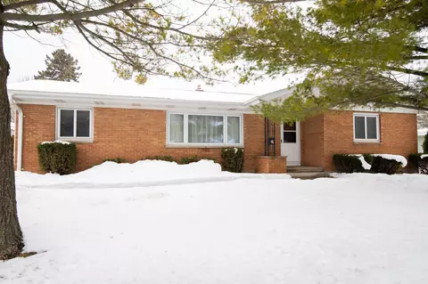 176 W 25th Ave, Oshkosh, WI 54902