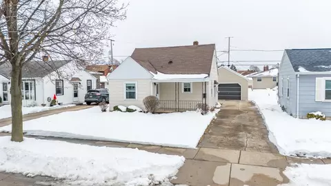 139 S James St, Kimberly, WI 54136