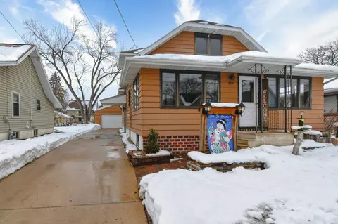 988 Howard St, Green Bay, WI 54303