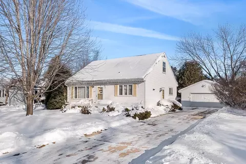 1550 Ames St, Neenah, WI 54956