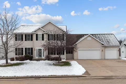 1253 Nature Trail Dr, Neenah, WI 54956