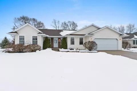 1001 Thoroughbred Ln, De Pere, WI 54115