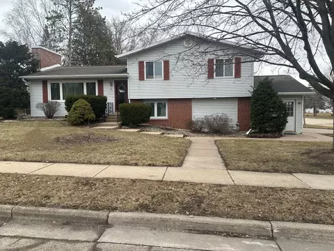 45 19th St, Clintonville, WI 54929