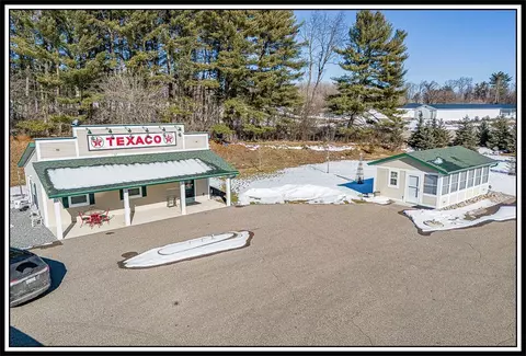 619 N Main St, Iola, WI 54945