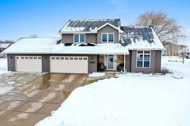 2061 W Higgins Hl, De Pere, WI 54115 | 74 Photos - Movoto