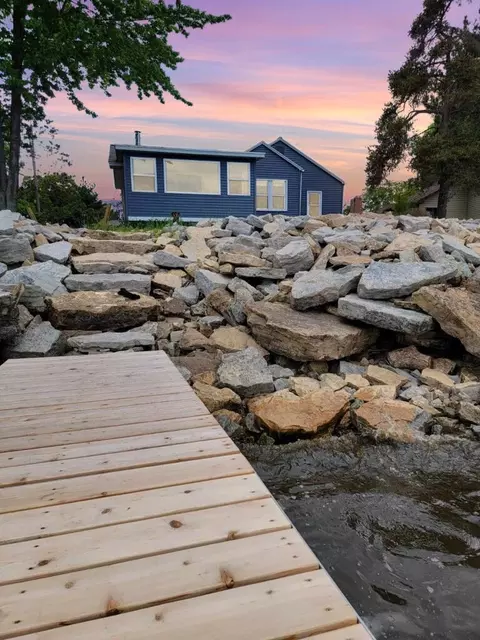 n1420 Shore Drive, Marinette, WI 54143
