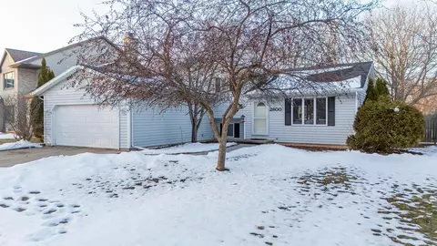 2800 E Dietzen Dr, Appleton, WI 54915