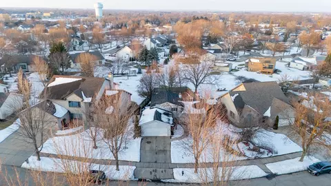 2800 E Dietzen Dr, Appleton, WI 54915 photo 2