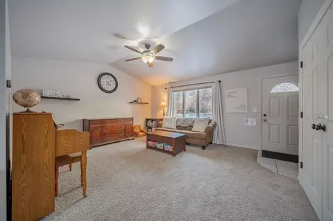 2800 E Dietzen Dr, Appleton, WI 54915 photo 4