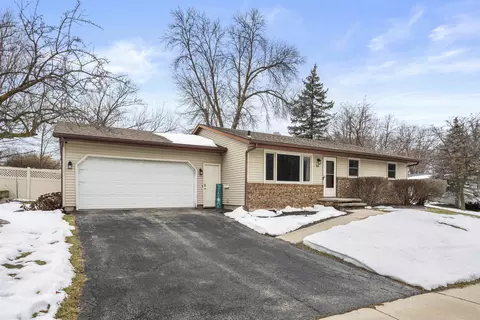 528 Park St, Combined Locks, WI 54113