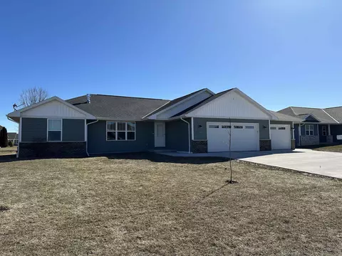 728 Covered Wagon Trl, Pulaski, WI 54162