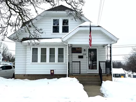 228 S 11th Ave, West Bend, WI 53095