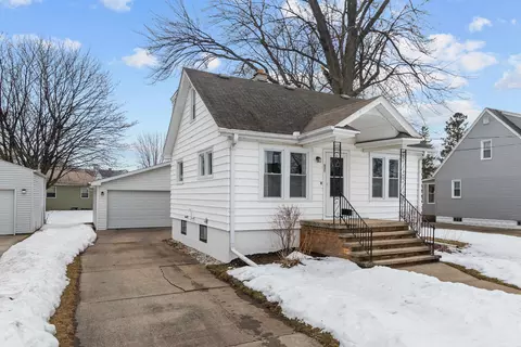 837 5th St, Menasha, WI 54952